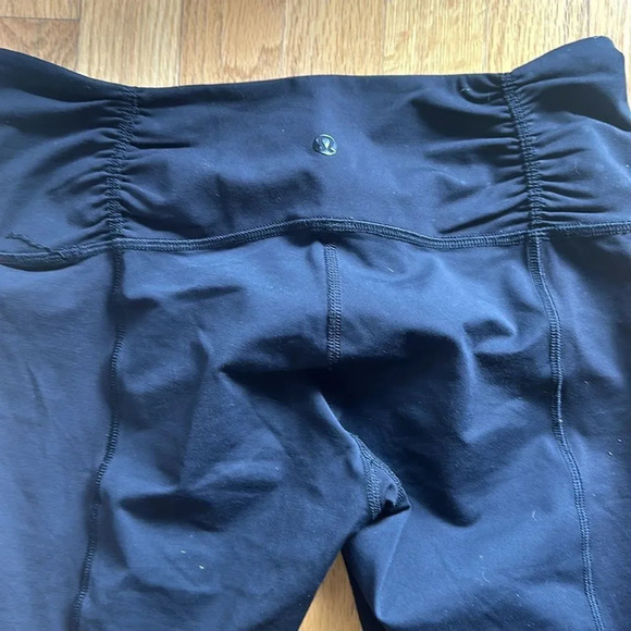 Lululemon sz 10 black crop leggings with cinch ties great pre owned condition - Picture 3 of 9